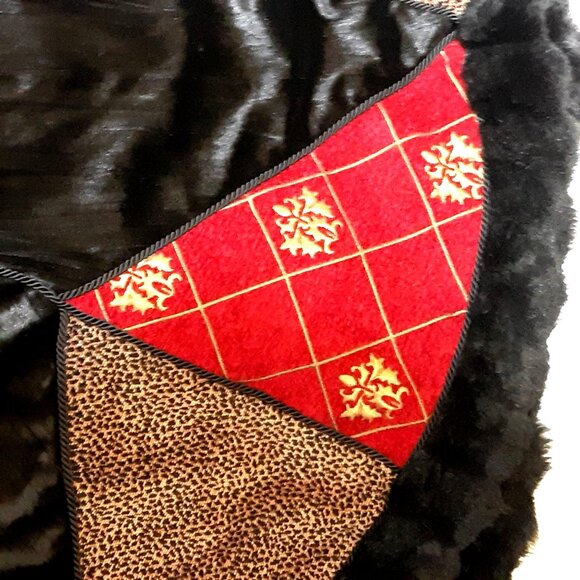 Villa Bacci Faux Fur & Patterned Fabric Tree Skirt 52" - Picture 3 of 5